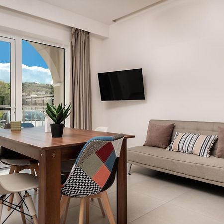 Katsaros Luxury Apts II 5 Min Walk To Beach 티실리비 외부 사진