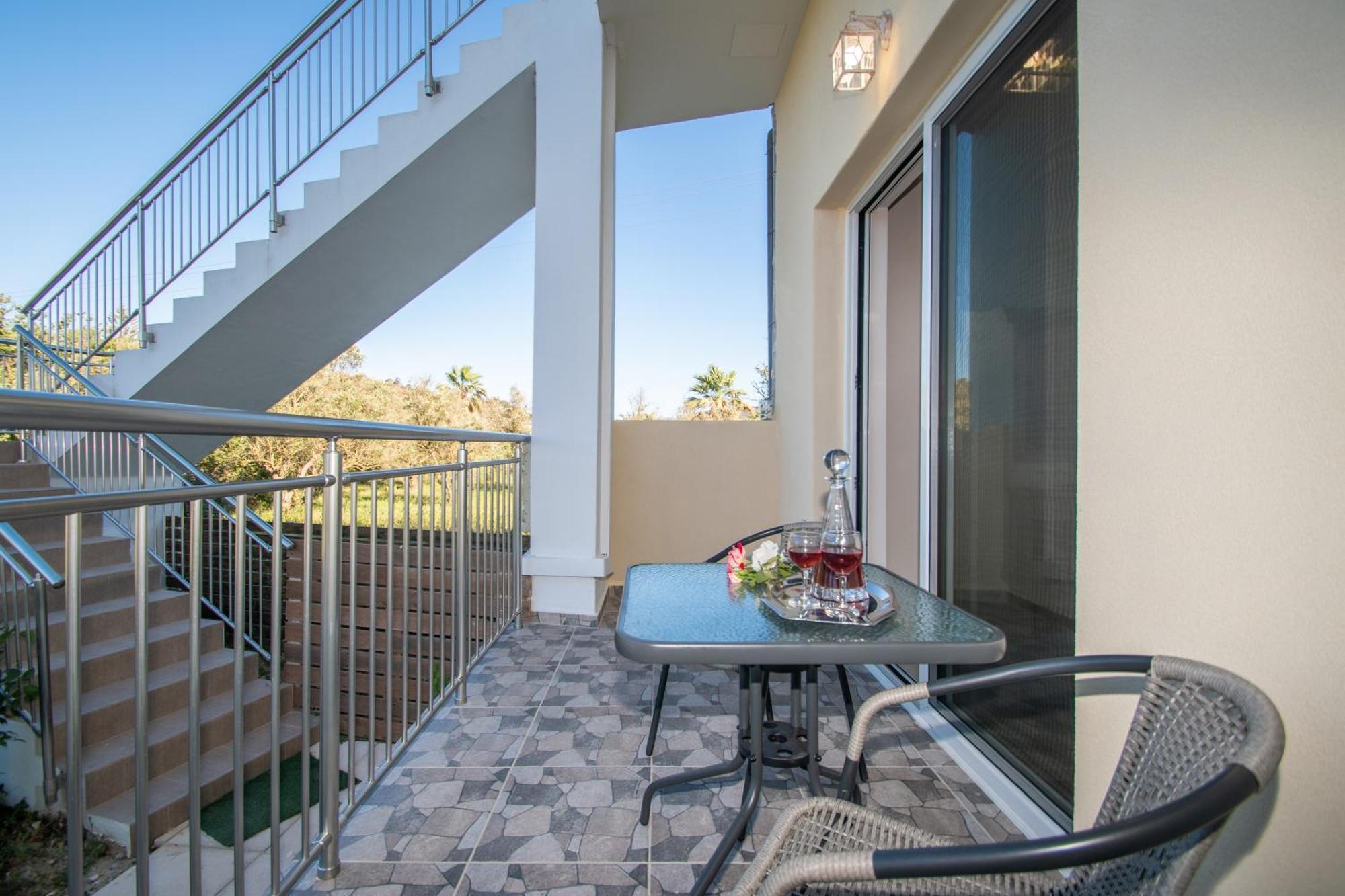 Katsaros Luxury Apts II 5 Min Walk To Beach 티실리비 외부 사진