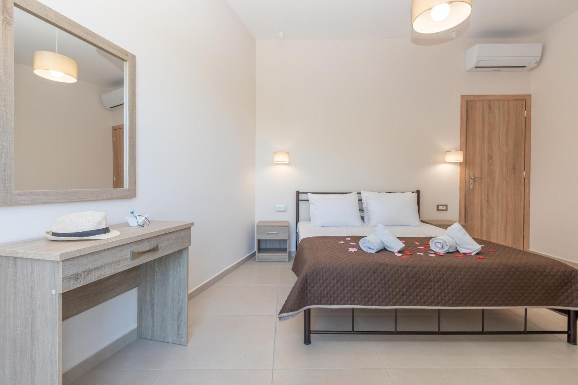 Katsaros Luxury Apts II 5 Min Walk To Beach 티실리비 외부 사진