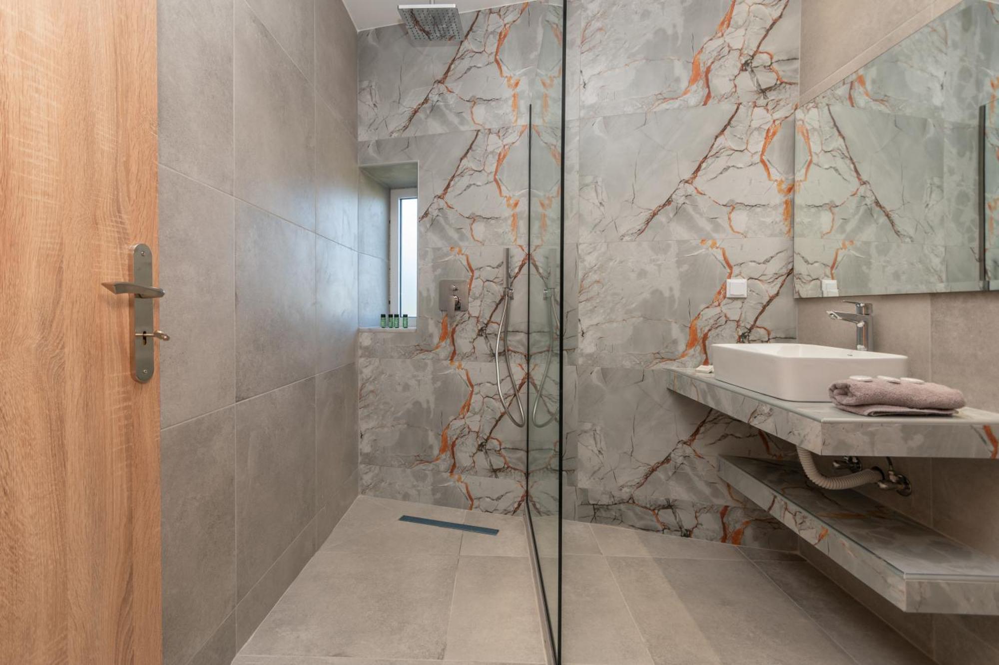 Katsaros Luxury Apts II 5 Min Walk To Beach 티실리비 외부 사진