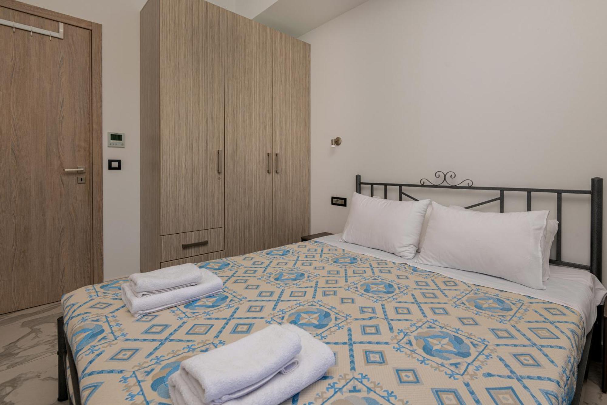 Katsaros Luxury Apts II 5 Min Walk To Beach 티실리비 외부 사진