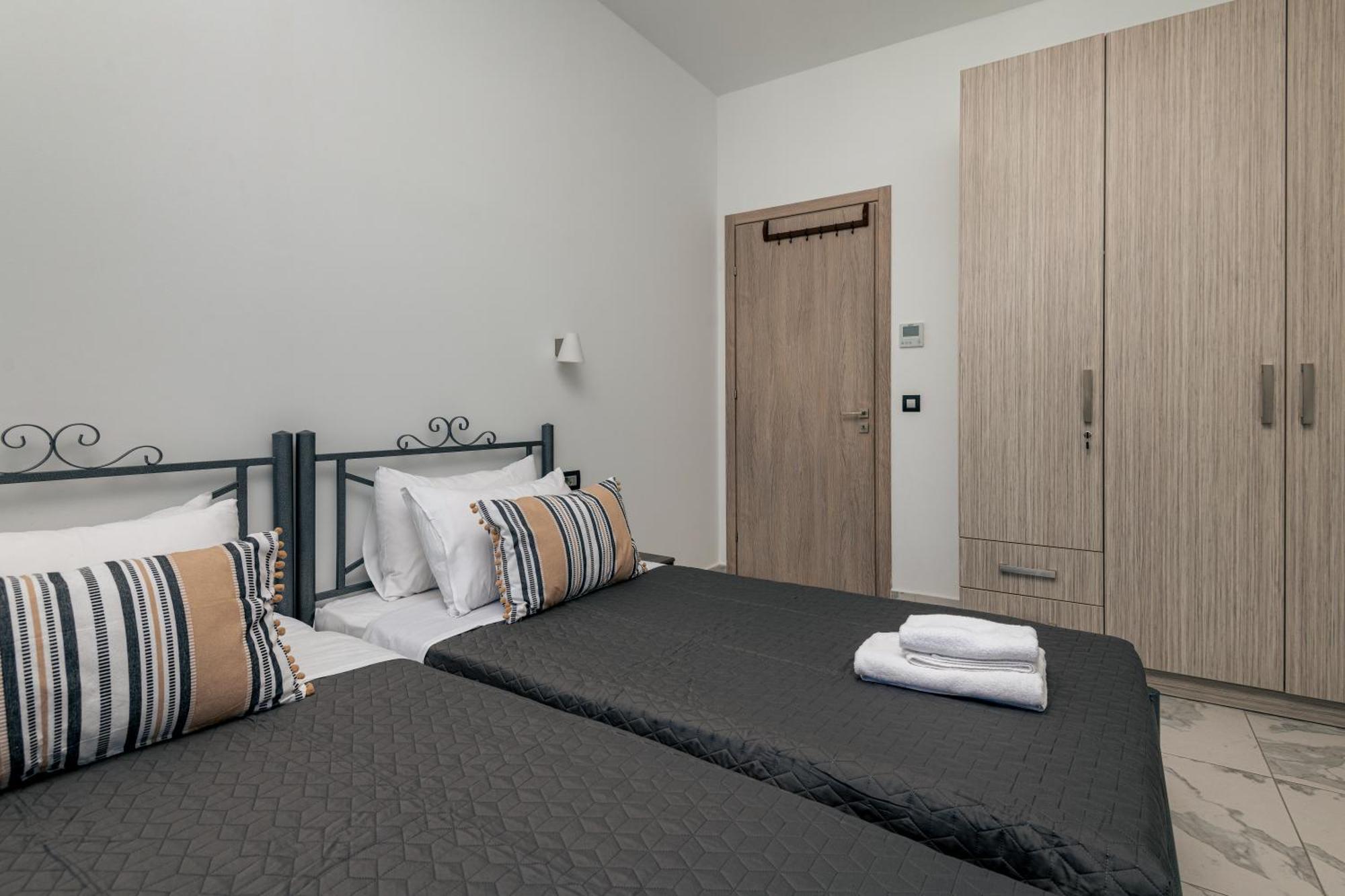 Katsaros Luxury Apts II 5 Min Walk To Beach 티실리비 외부 사진