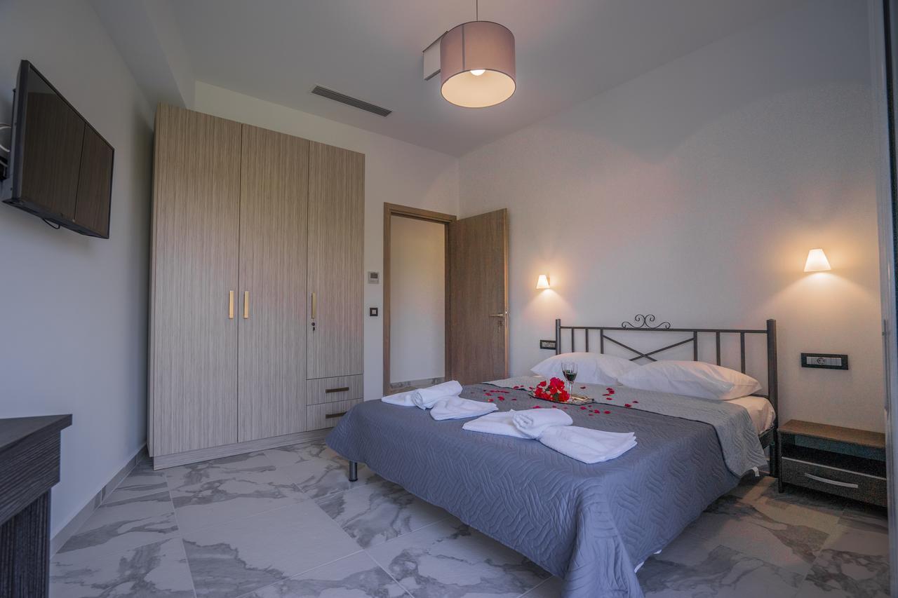 Katsaros Luxury Apts II 5 Min Walk To Beach 티실리비 외부 사진