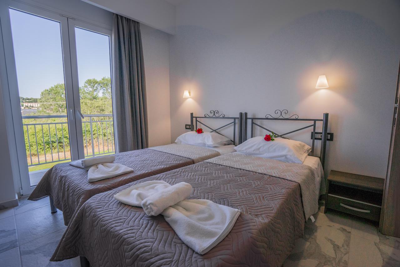 Katsaros Luxury Apts II 5 Min Walk To Beach 티실리비 외부 사진